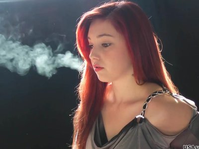 Leah - Adorable Smoking Model